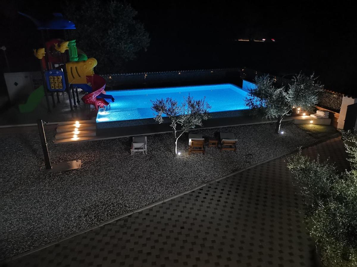 Jacuzi In The Olive Grove Camping Pula