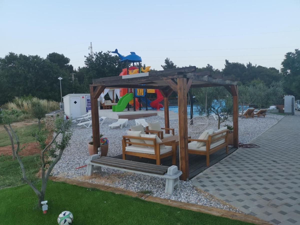 Jacuzi In The Olive Grove Camping Pula